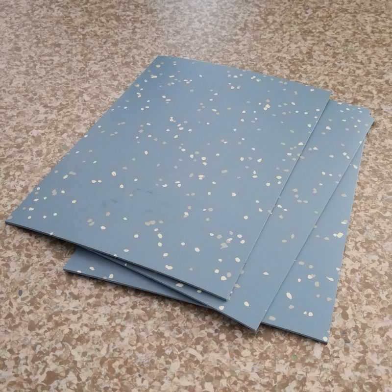 Brandbestendige hoogdichte rubbervloeren voor scholen en luchthavens