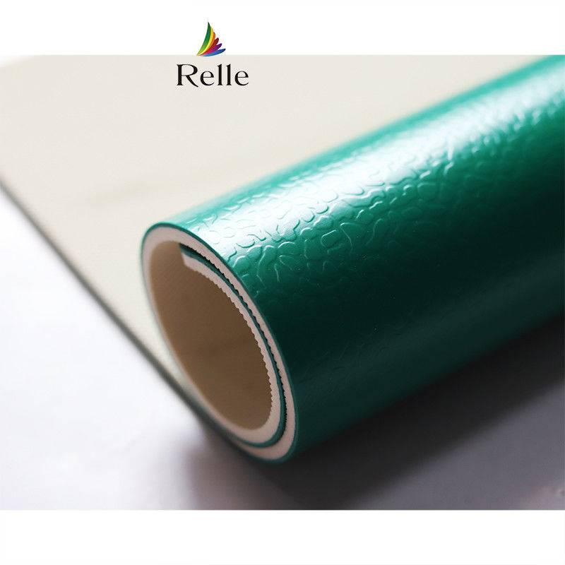 Groene badmintonbaan sportvloermat rol in relle synthetisch pvc materiaal voor sport