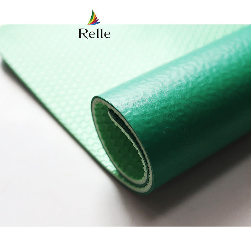 Groene badmintonbaan sportvloermat rol in relle synthetisch pvc materiaal voor sport