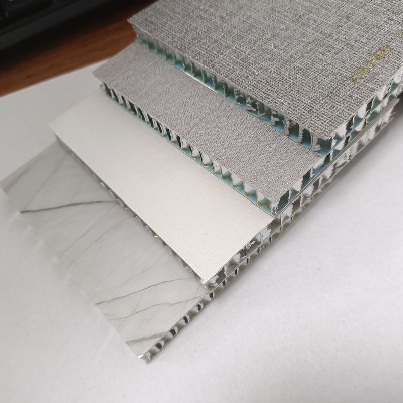 Aluminium Decorative Plafondtegels 2x2 Houten Look Plafondtegels Voor Hotel